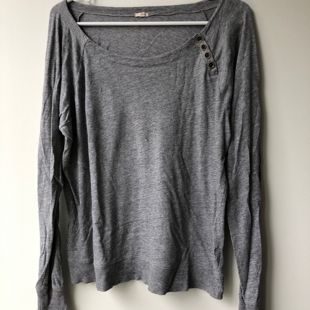 Boatneck grey long sleeve tee w/ button detail